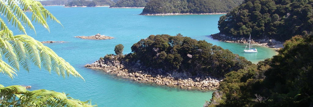 Die Jamarth vor Anker im Abel Tasman National Park