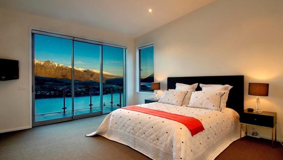 4 bedrooms each with lake and mountain views