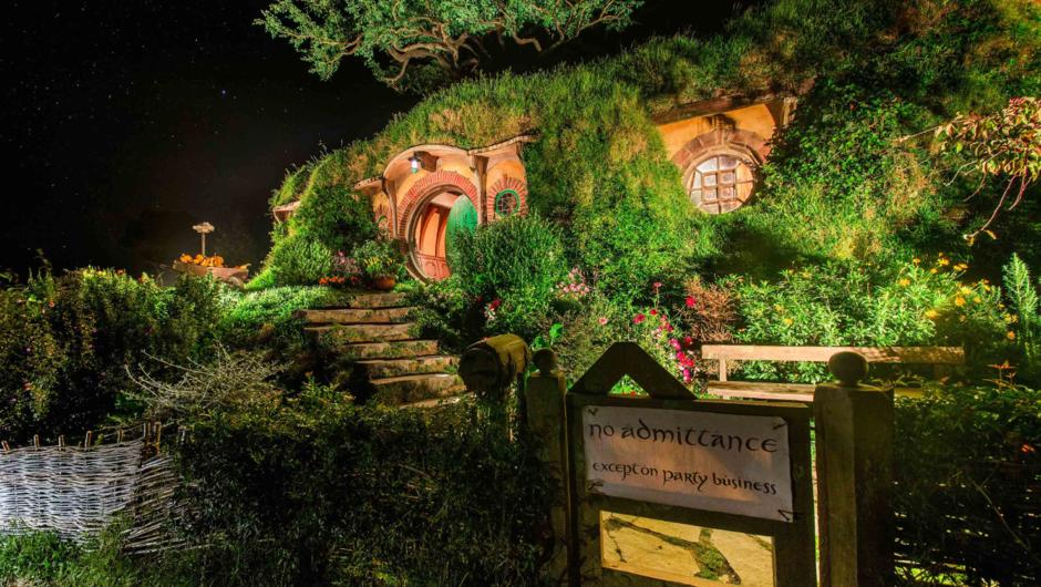 Private Tour - from Auckland or Hamilton to Hobbiton Movie Set Evening Dinner Experience
