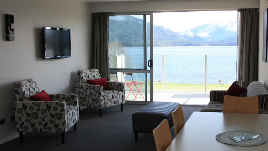 Marakura Deluxe Lakefront Motels - Family Unit Room
