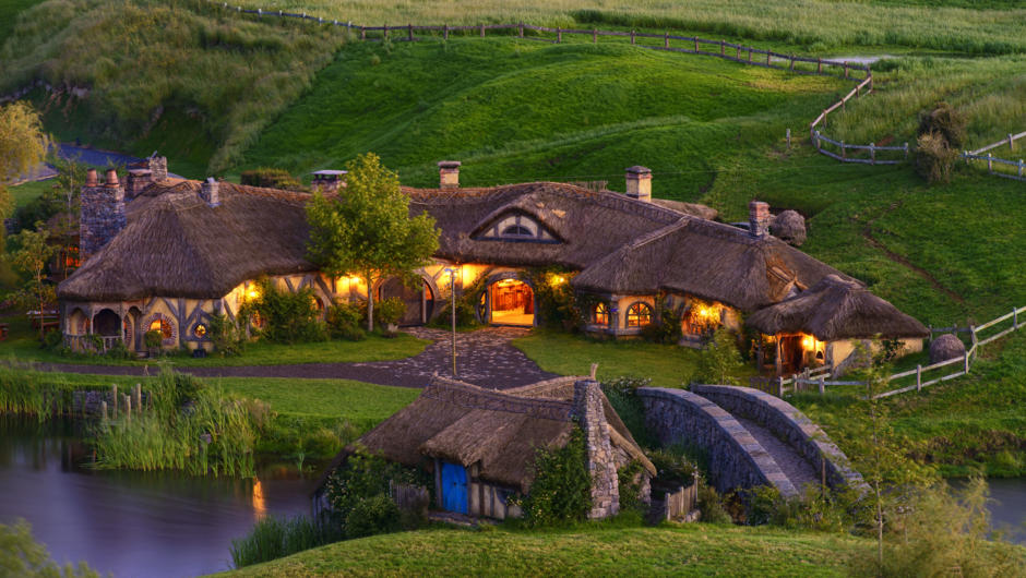 Hobbiton Movie Set - the Green Dragon Inn and Mill