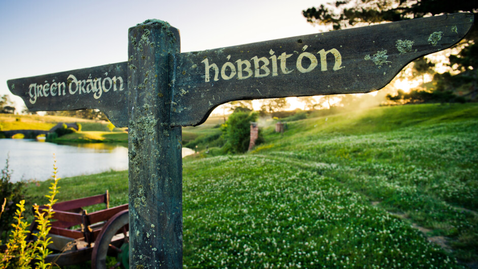 Rotorua to Auckland via Hobbiton Movie Set One-Way Private Tour