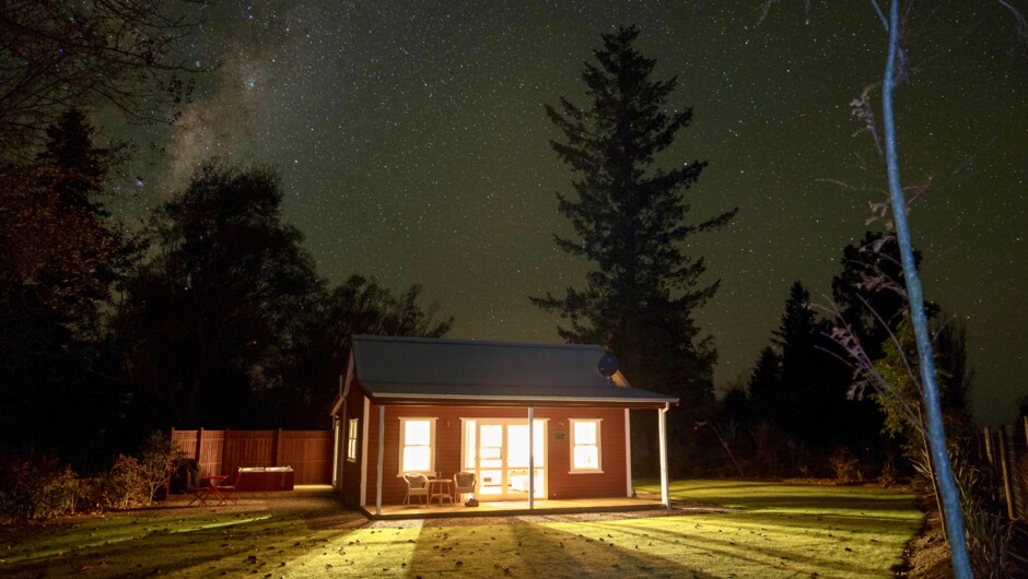 Stargazing the world's largest International Dark Sky Reserve whilst soaking in the double outdoor baths at Red Cottages Staveley is a sought after New Zealand experience.