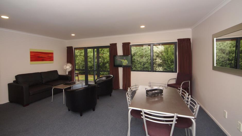 2 bedroom suite - lounge/dining