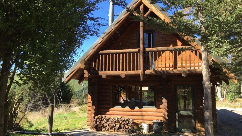 Cabbage Tree Cabin, the cutest little log cabin in Mt Lyford