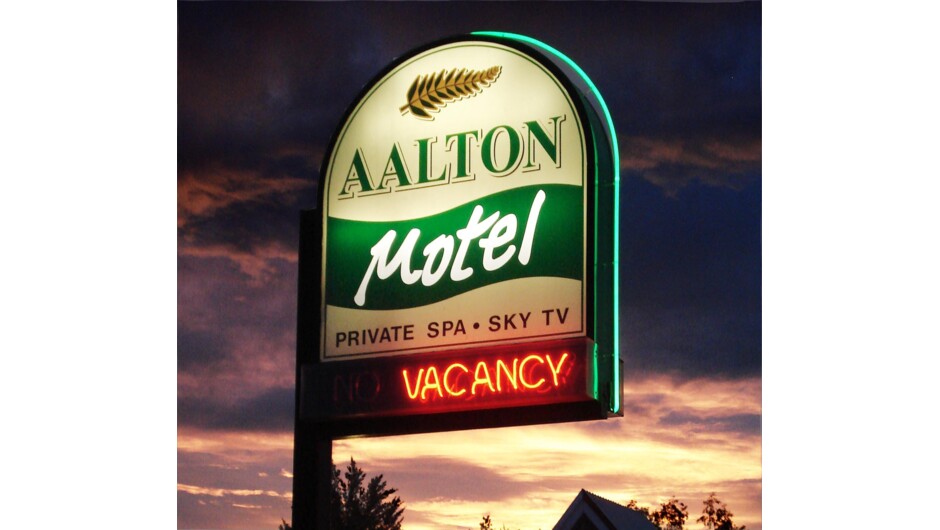 Aalton Motel welcomes you.