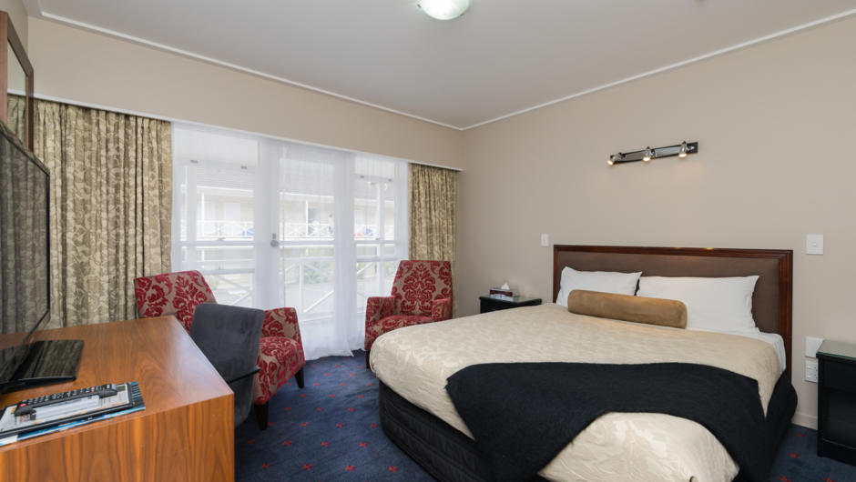 Discovery Settlers Hotel Comfort Studio with FREE unlimited WiFi.