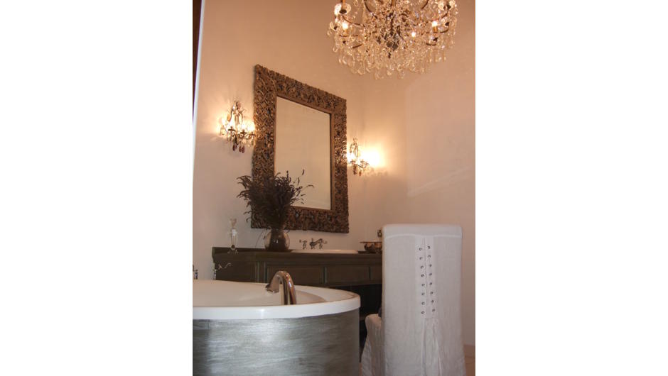 The French Country House ensuite