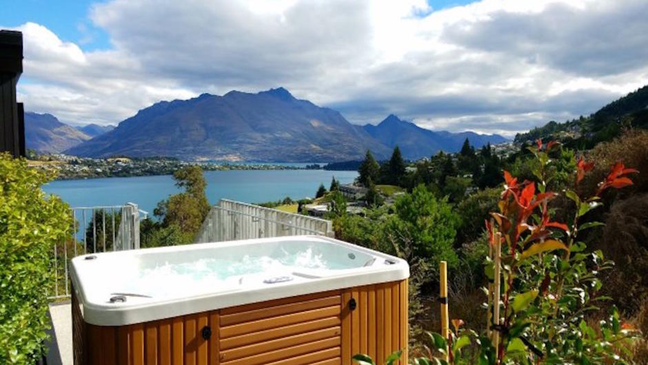 Outdoor Jacuzzi with amazing views