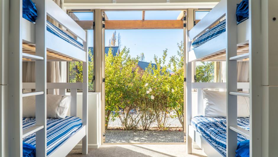Release Wanaka - Morrows Mead, kids bunk room with doors to the garden