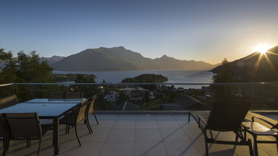 fantastic balcony overlooking central Queenstown and the many mountain peaks