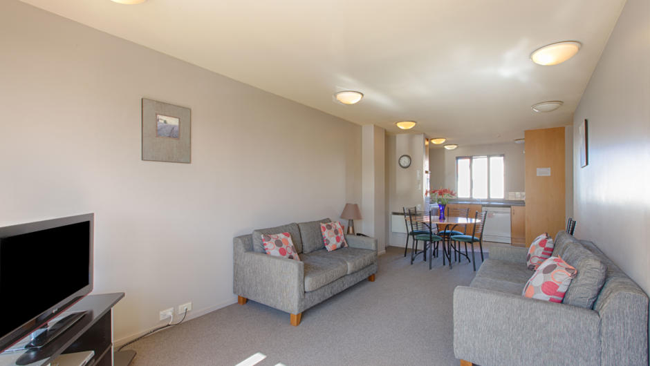 Bella Vista Motel &amp; Apartments Christchurch 2 and 3 Bedroom Apartment Living, dining and Kitchen