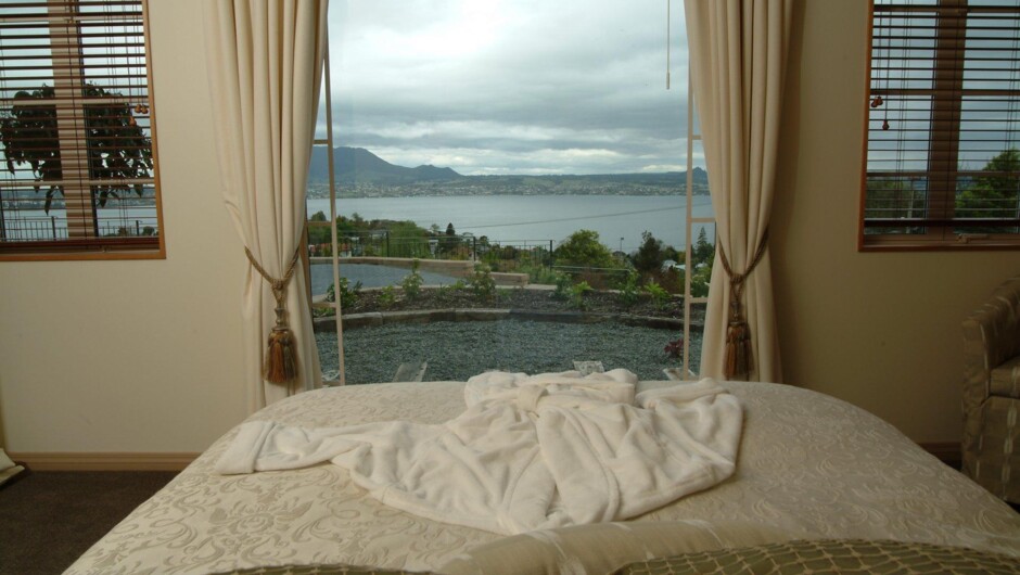Lake Taupo queen suite - lovely lake view