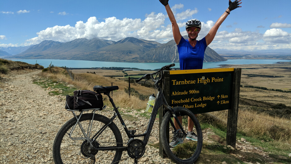 Riding towards Lake Ohau