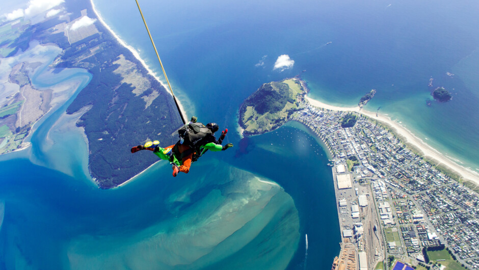 Jump over the Pacific Ocean and Mount Maunganui