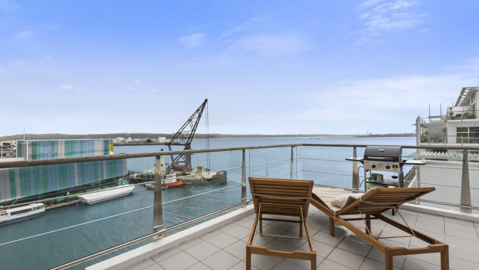 This glamorous 2 bedroom sub-penthouse has panoramic views over the harbour and is newly refurbished with luxurious furniture and finishes. It comes with FREE WIFI, a bluetooth speaker, a 55 Inch Smart TV as well as a BBQ and an outdoor heater on the larg