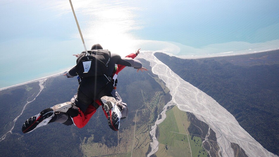 NZ&#039;s highest tandem skydive 20,000ft at Skydive Franz