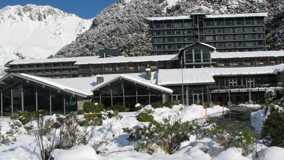 7月、雪景色のハーミテージ・ホテル