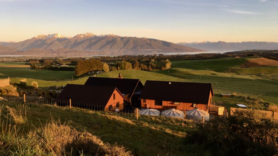 ★Stunning Rural Location★
Fiordland Eco-Retreat is the right-hand 'wing' of the house. It's a fully self-contained house, with its own access, and is located just 6km from Te Anau township.