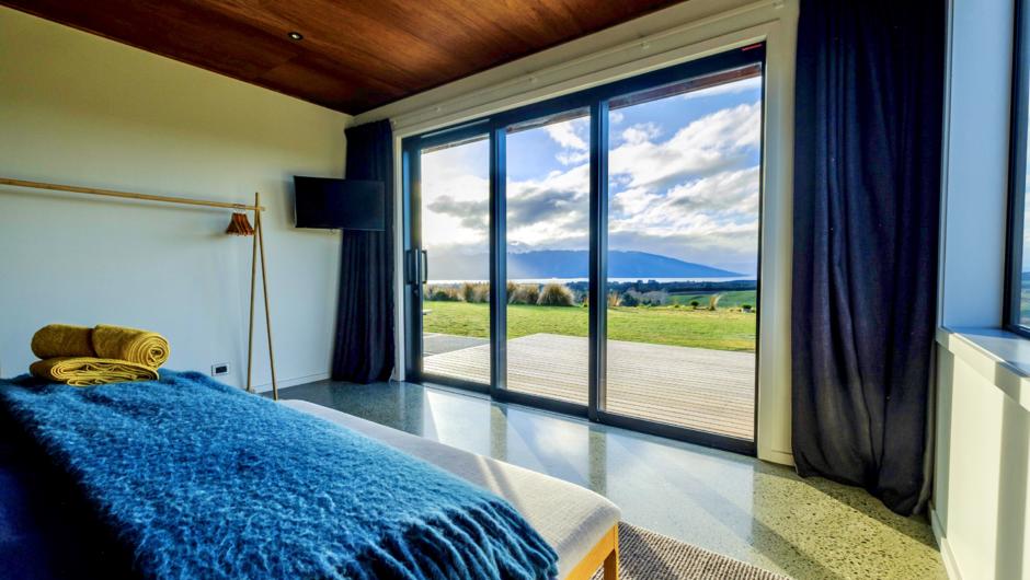 ★Fiordland Eco-Retreat★
Luxury accommodation, built with your ultimate comfort in mind. Enjoy central heating, unlimited WIFI and Satellite TV (including Netflix and Lightbox).
The master bedroom has an extremely comfortable Super-king bed with addition