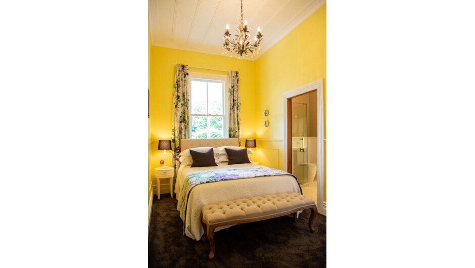 ORR Room - Queen size bed, Private ensuite, Tea/Coffee facilities plus in-room fridge and TV