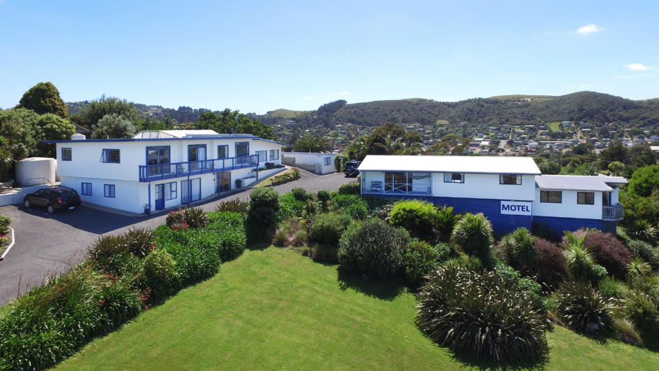 Waiheke Island Motel has many accommodation options suitable for couples, groups, families and gatherings.