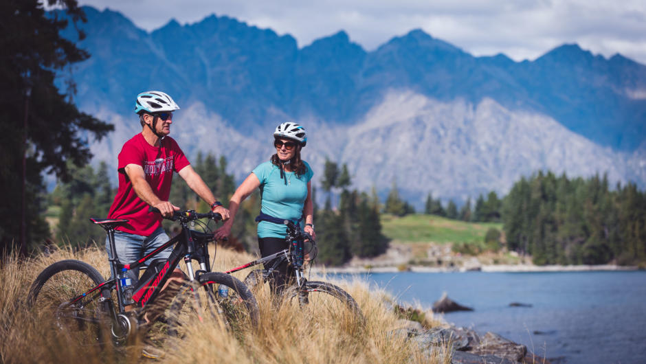 Cycle into Queenstown along the shore of Lake Wakatipu