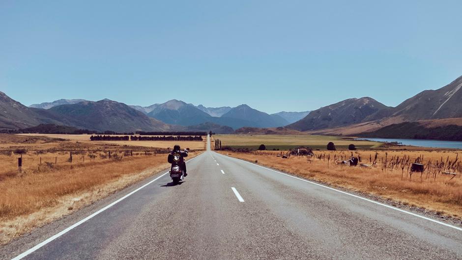 Discover the beauty of New Zealand by motorcycle