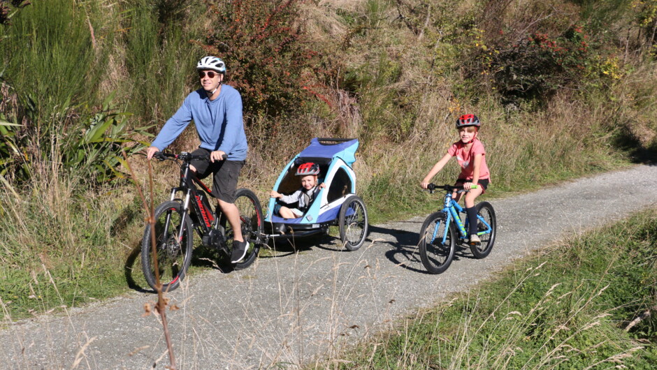 Electric bikes with child trailer - the perfect combo!