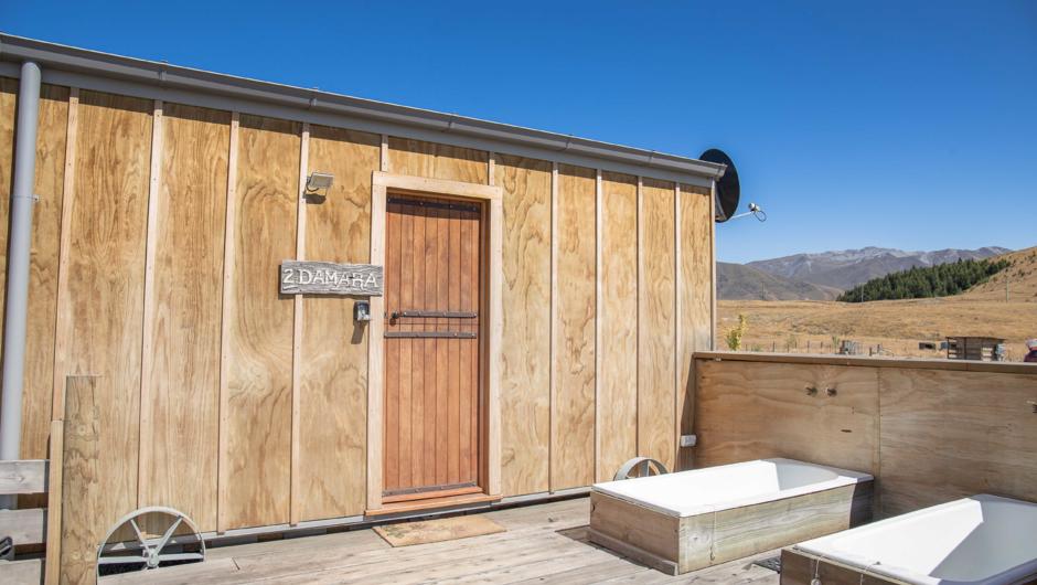 Highlands Farmstay, Dorper Shepherds Hut, with the outdoor baths.