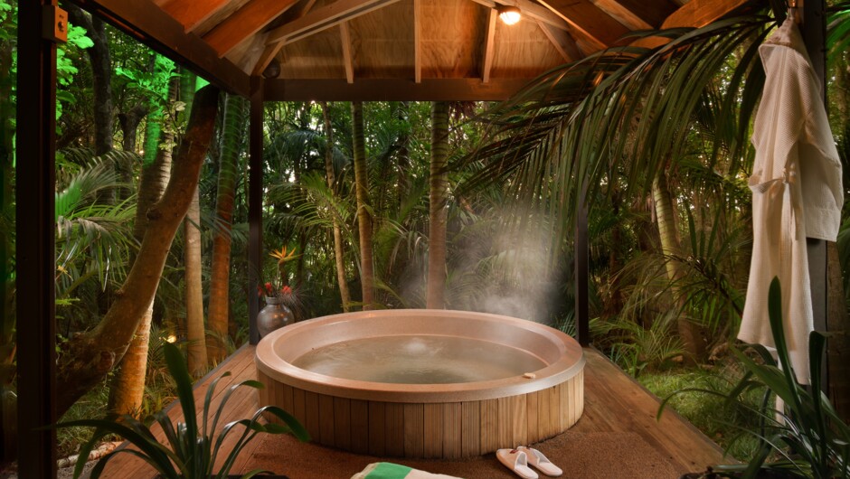 Secluded hot tub in the Nikau forest