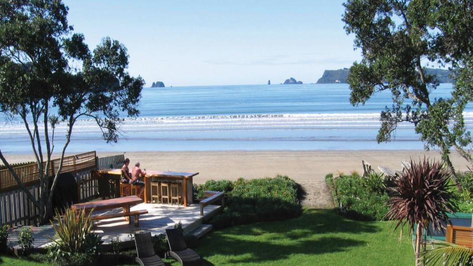 Beachfront Resort - Garden, Beach Bar and view