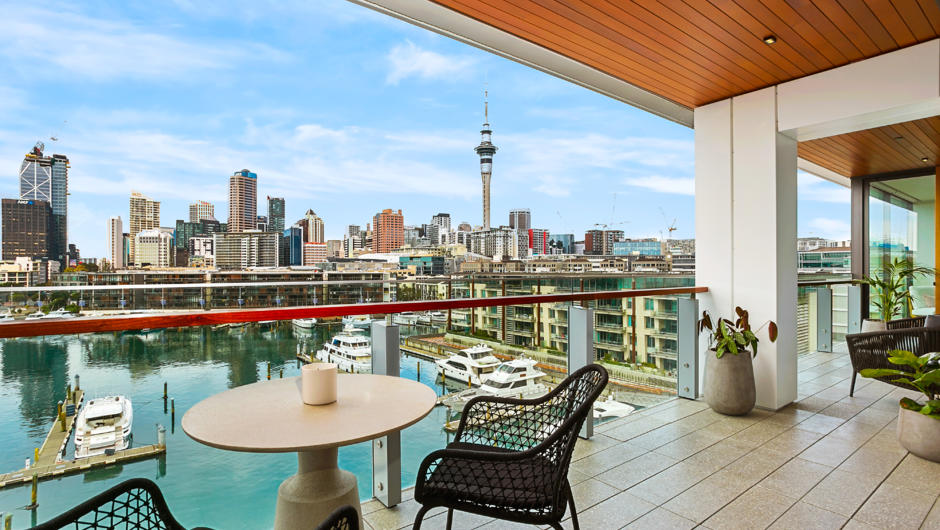 Outstanding views of the waterfront and Sky Tower from the front balcony.