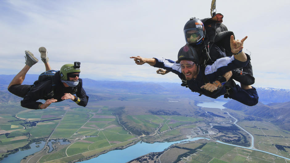 Jumping from 15,000ft, enjoy a 20-minute flight, up to 60 seconds of freefall, and 5+ minutes under the parachute.
