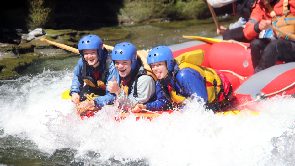&#039;Surfing&#039; in a rapid on the Rangitikei River