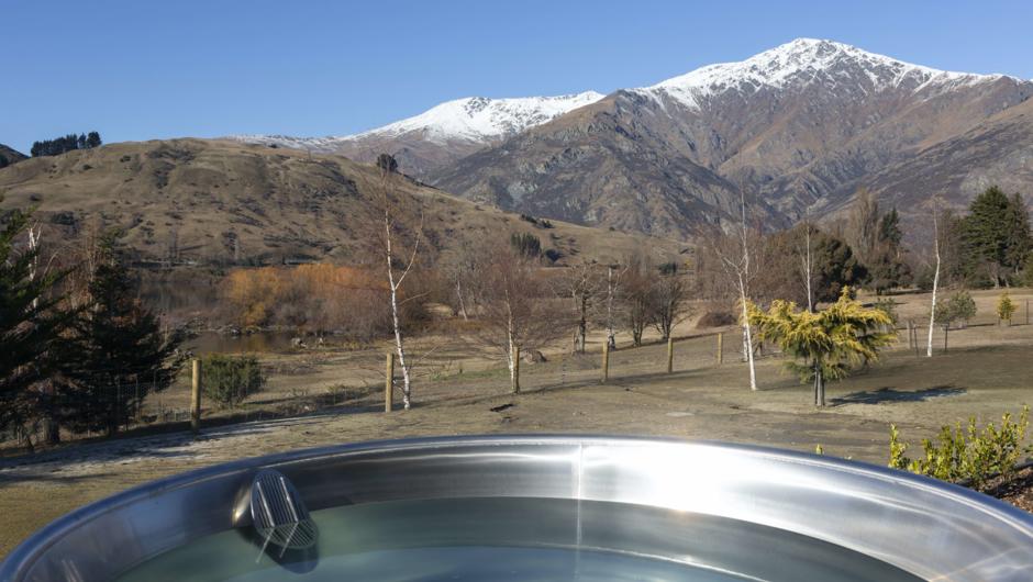 The view from the Hope Cottage hot tub to the lake and the mountains