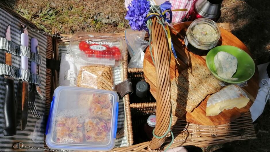 Gourmet Picnic on Artisans of Nelson excursion.