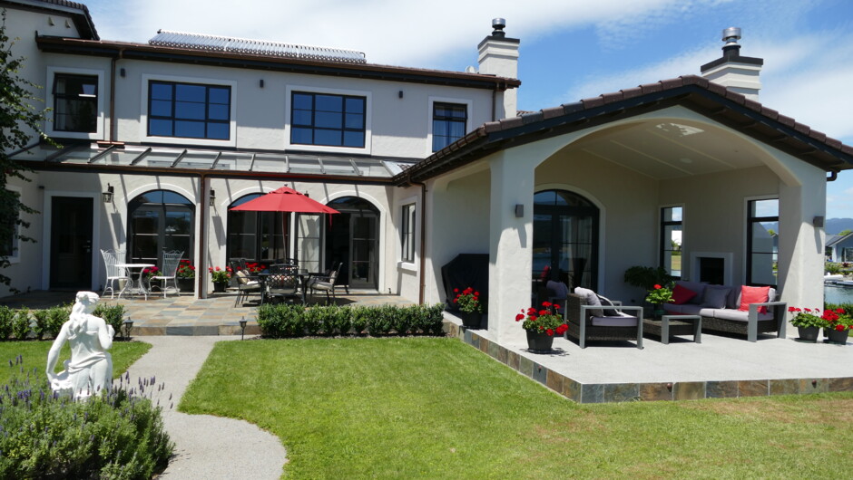Casa Aquila Portico Lounge