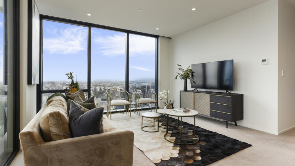 Stunning floor to ceiling windows fill the apartment with natural light and boast expansive Auckland views.