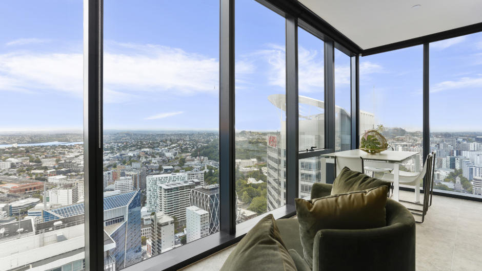 Wrap around floor to ceiling windows provide you with uninterrupted and stunning views, the best seat for gazing at the sparkling city lights.