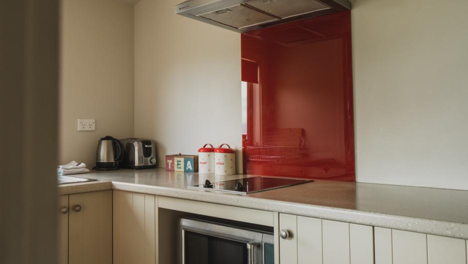 The Red Hut features a compact kitchen with all amenities to ensure a comfortable stay.