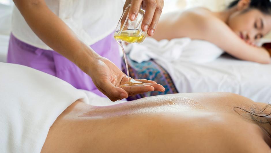 Day Spa Retreats for Women. Hot Oil Massage