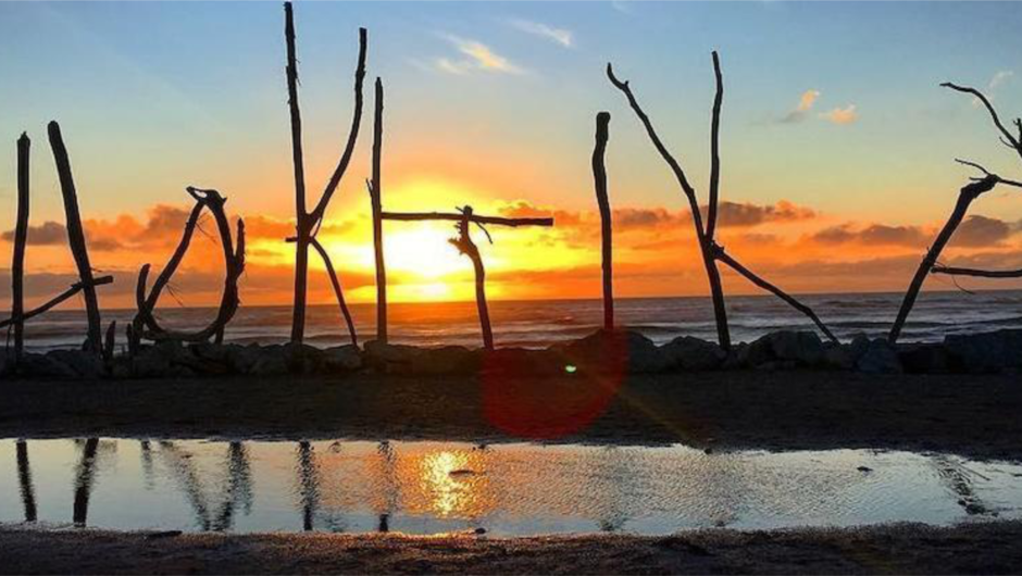 Hokitika - wild Tasman Sea and wild West Coast Beach with beautiful sunsets at Beachfront Hotel