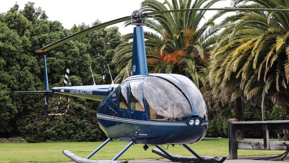 Put yourself at the controls of a Robinson R44 Helicopter with our qualified instructor. YouFly trail flight Kaikoura.