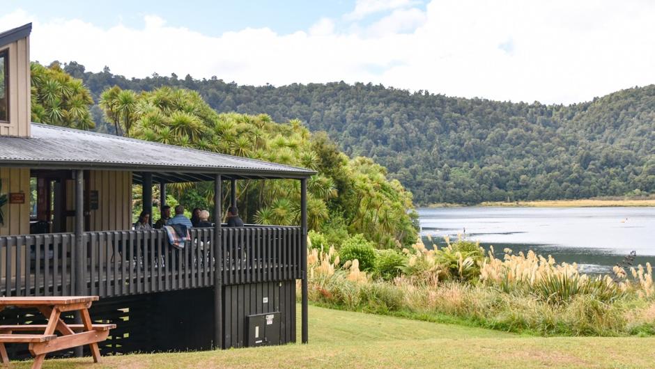 Enjoy fresh cooked, Kiwi-style meals in a spectacular, lakeside location.