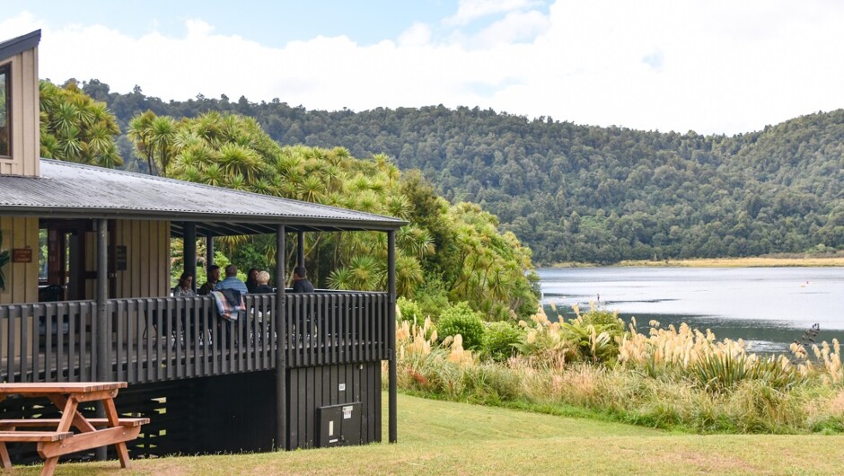 Enjoy fresh cooked, Kiwi-style meals in a spectacular, lakeside location.