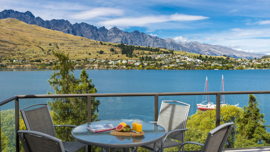 Oaks Queenstown Shores Resort - 2 Bedroom Lake View - Balcony