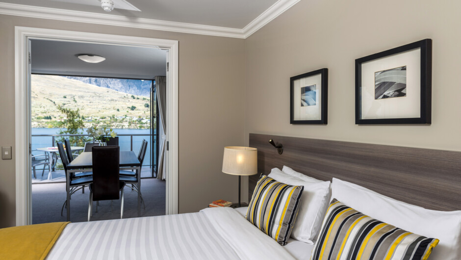 Oaks Queenstown Shores Resort - 1 Bedroom Lake View - Bedroom