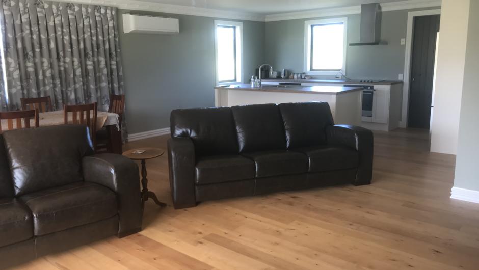 Enjoy relaxing in the Luxmore 2 bedroom Chalet with full kitchen and washing machine.  Good for families with teenagers. Sleeps six. Large bathroom with great shower.