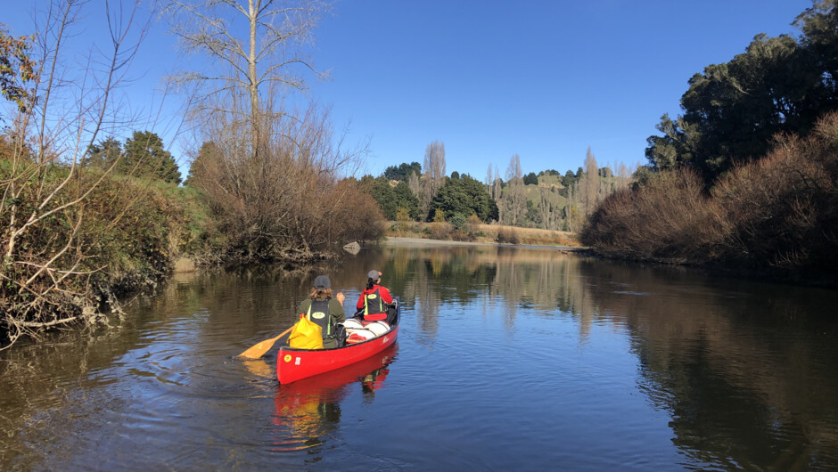 A canoe sets off on the Whanganui River Journey from Cherry Grove, Taumarunui